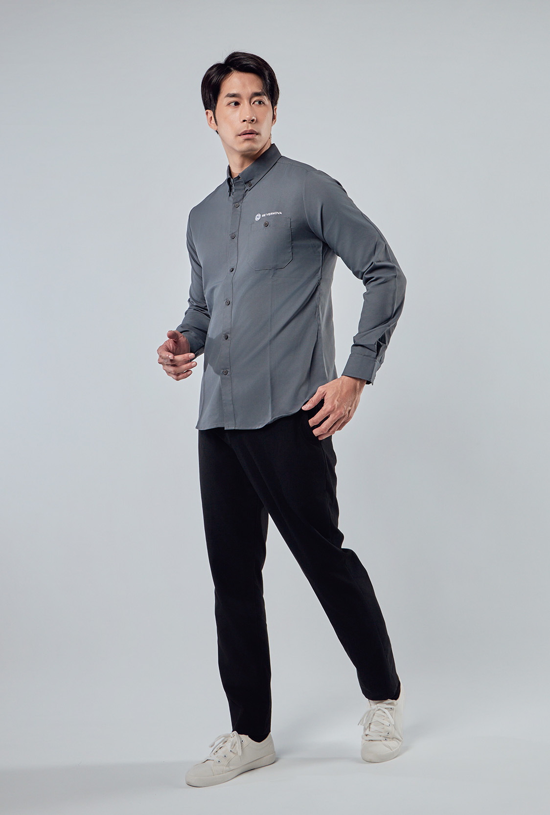 標準剪裁長袖襯衫正面展示