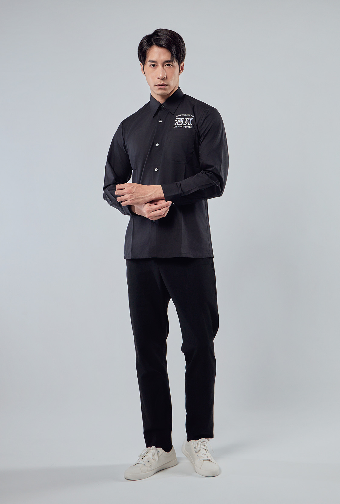 左胸電繡LOGO細節