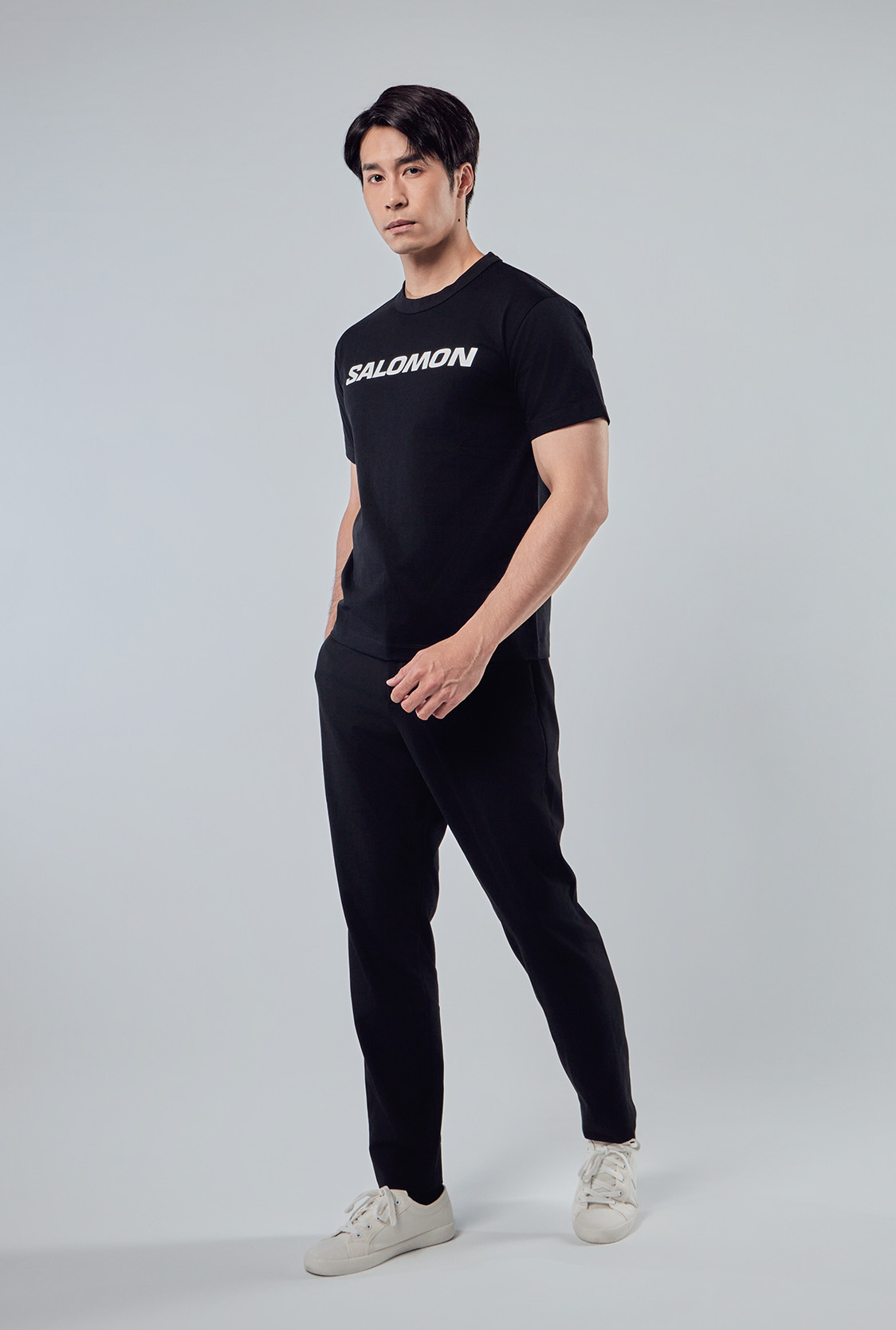 內領品牌專屬標籤細節，提升制服一致性