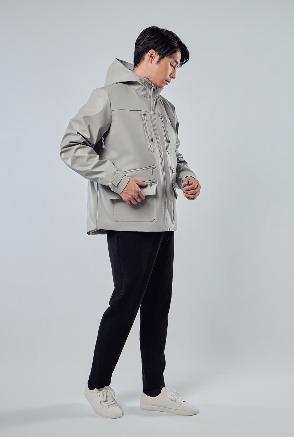 企業外套左胸立體雷射標與YKK拉鍊細節