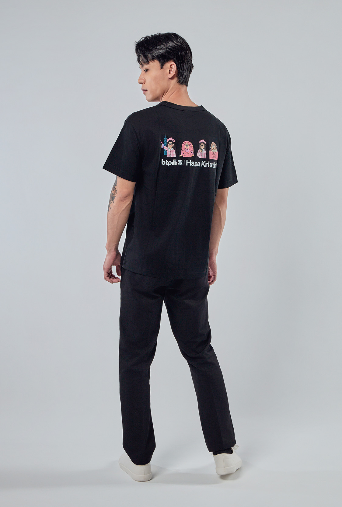 落肩短袖T恤整體穿搭效果