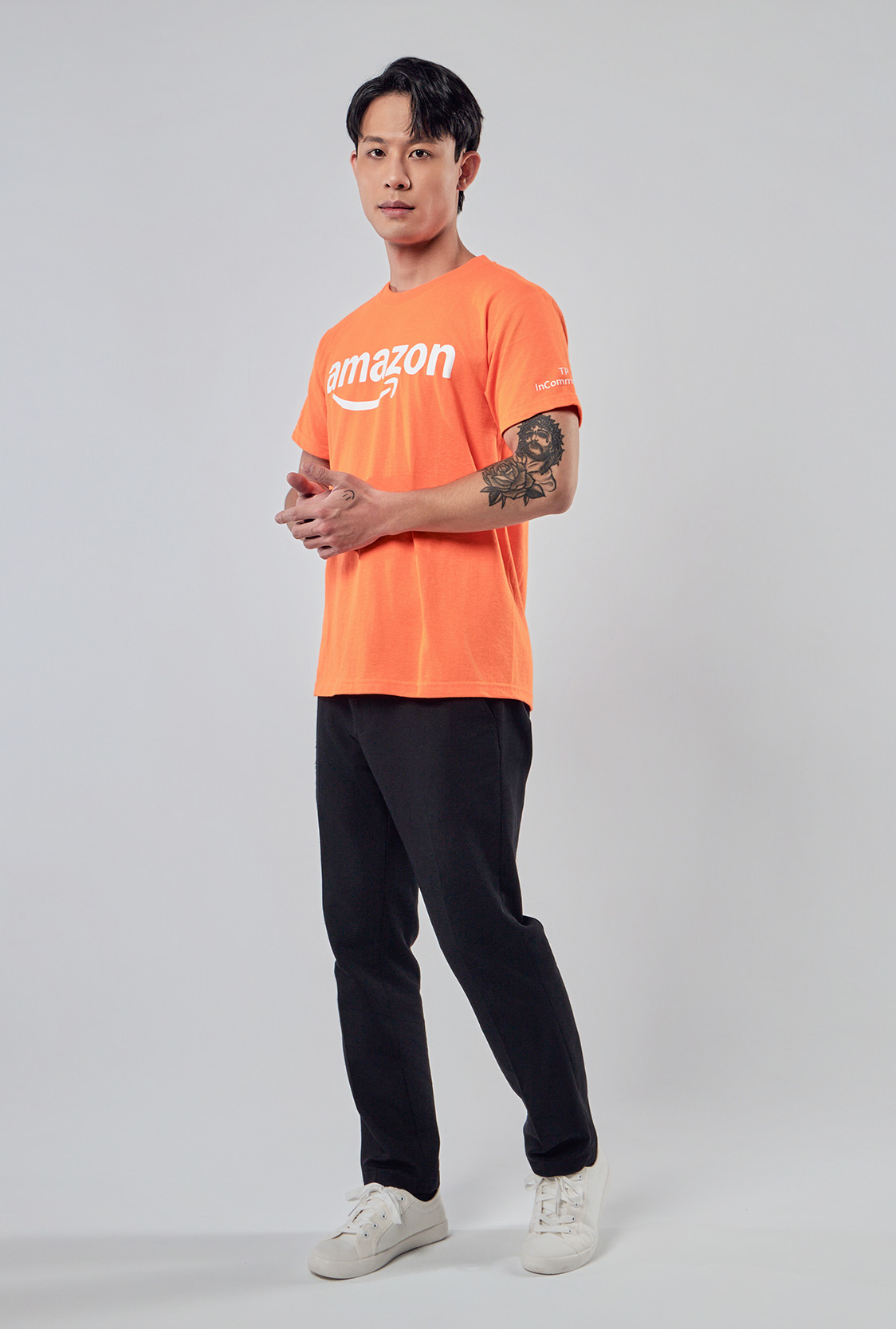 輕薄合身短袖T恤 正面穿搭展示