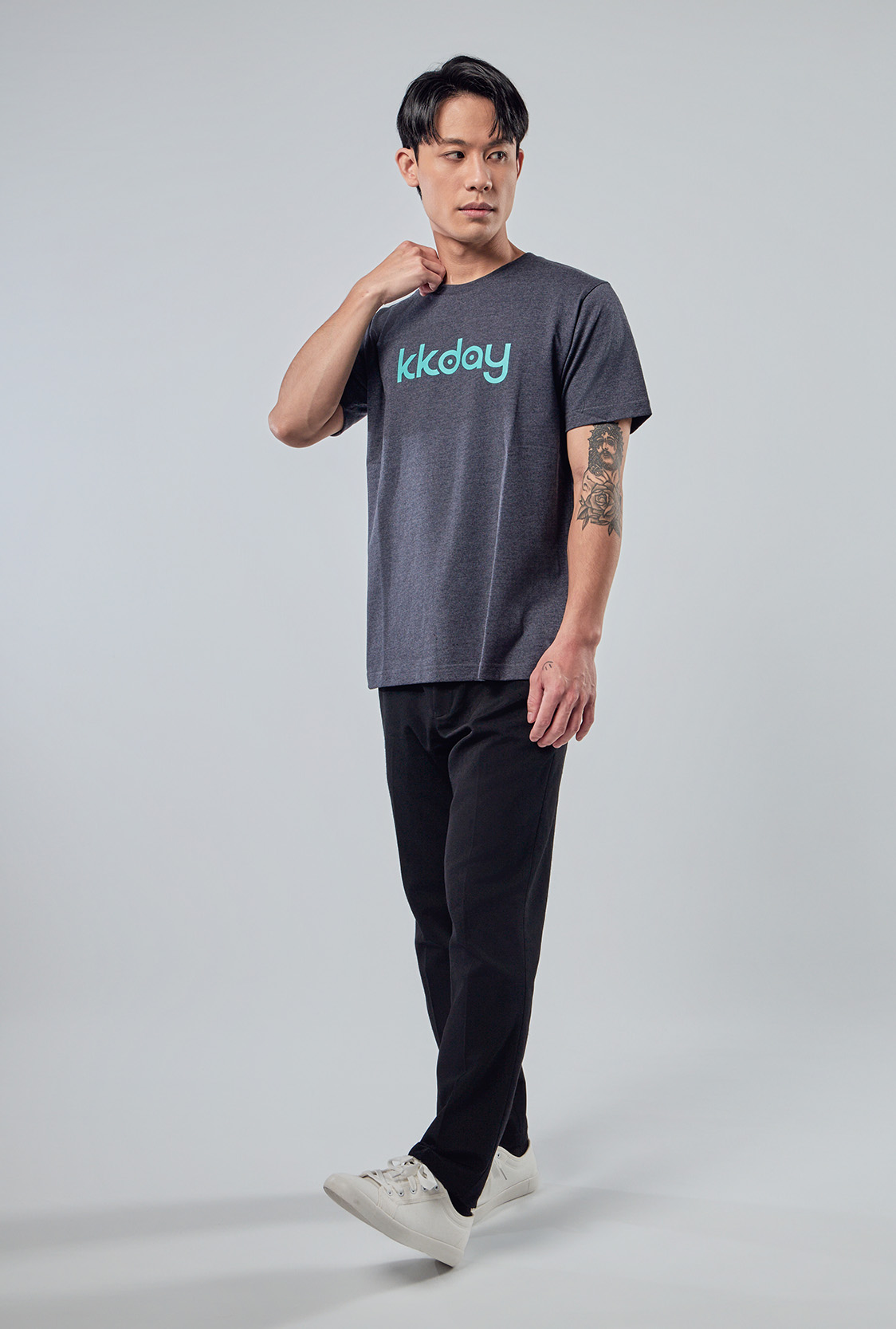 混紡精疏短袖T恤 正面穿搭效果