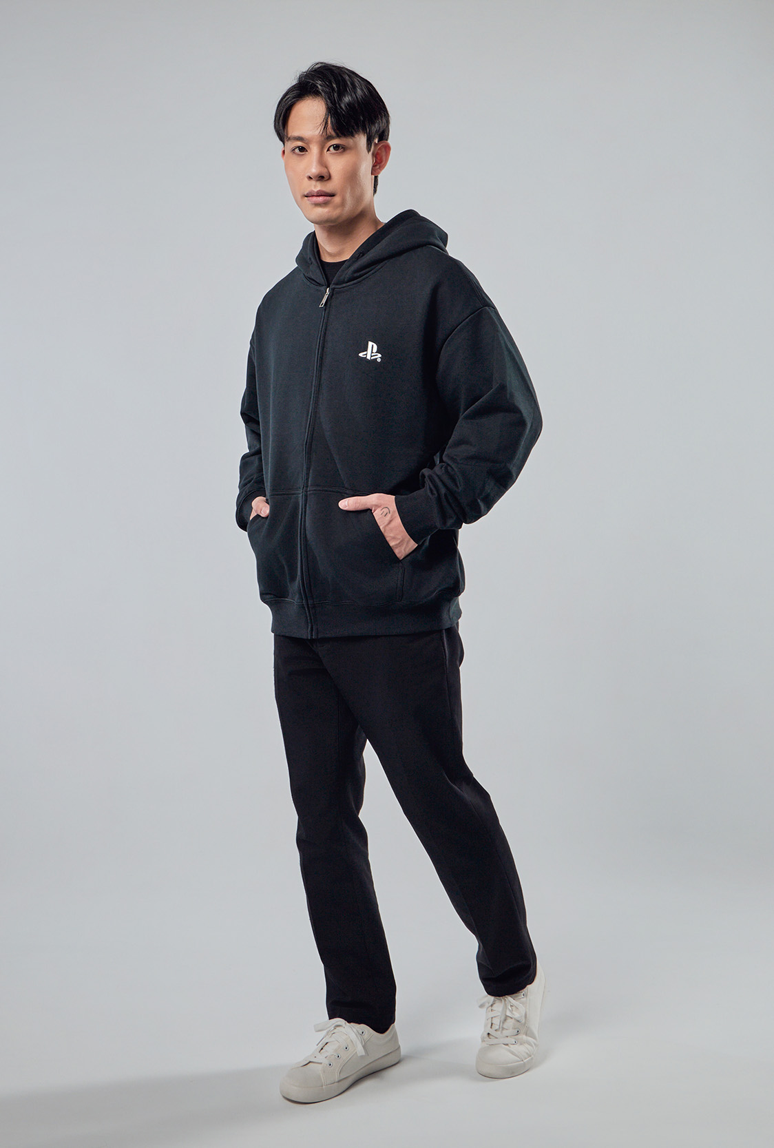 無刷毛連帽拉鍊外套正面整體設計