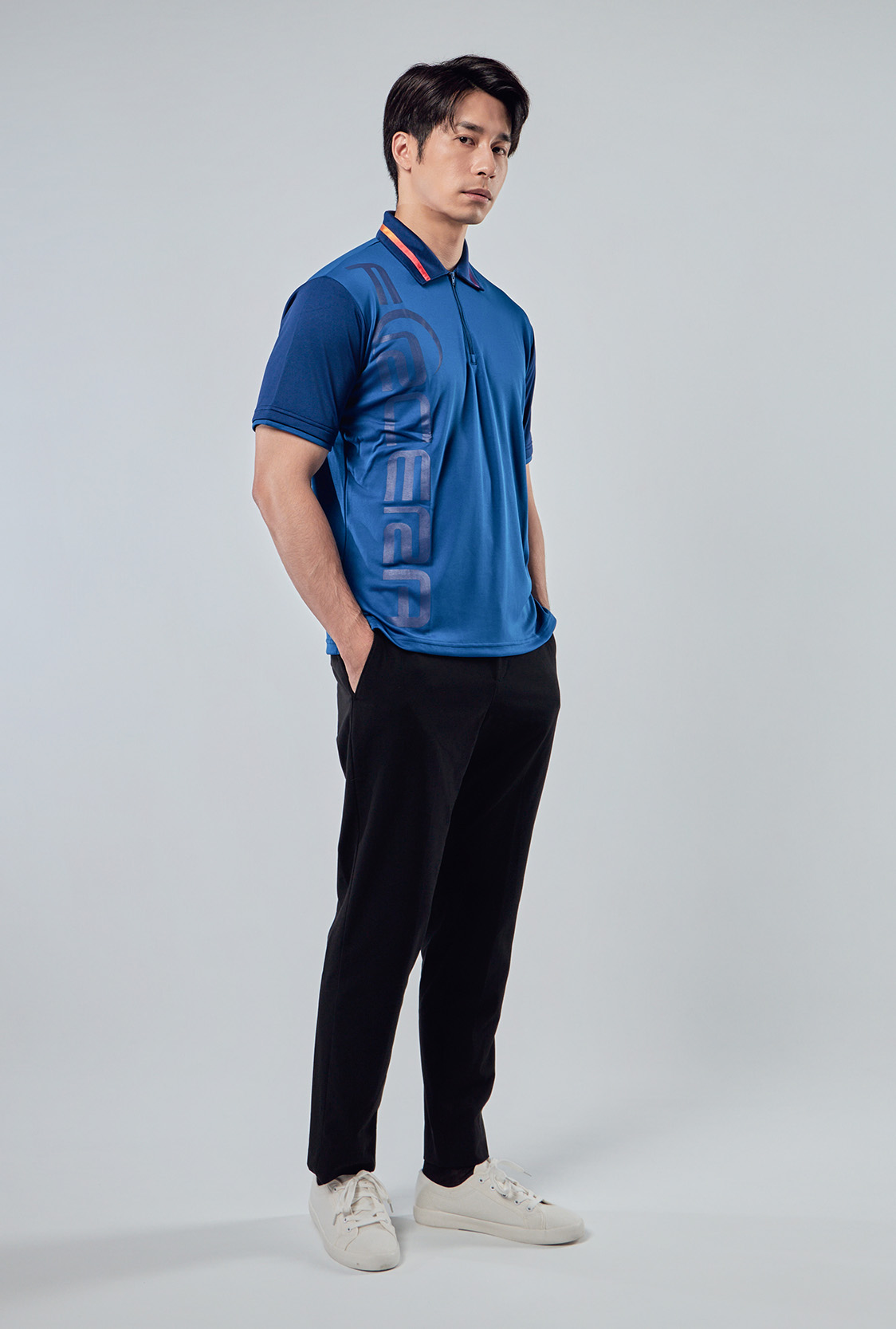 抗勾紗排汗POLO衫 右胸LOGO印刷與拼接細節