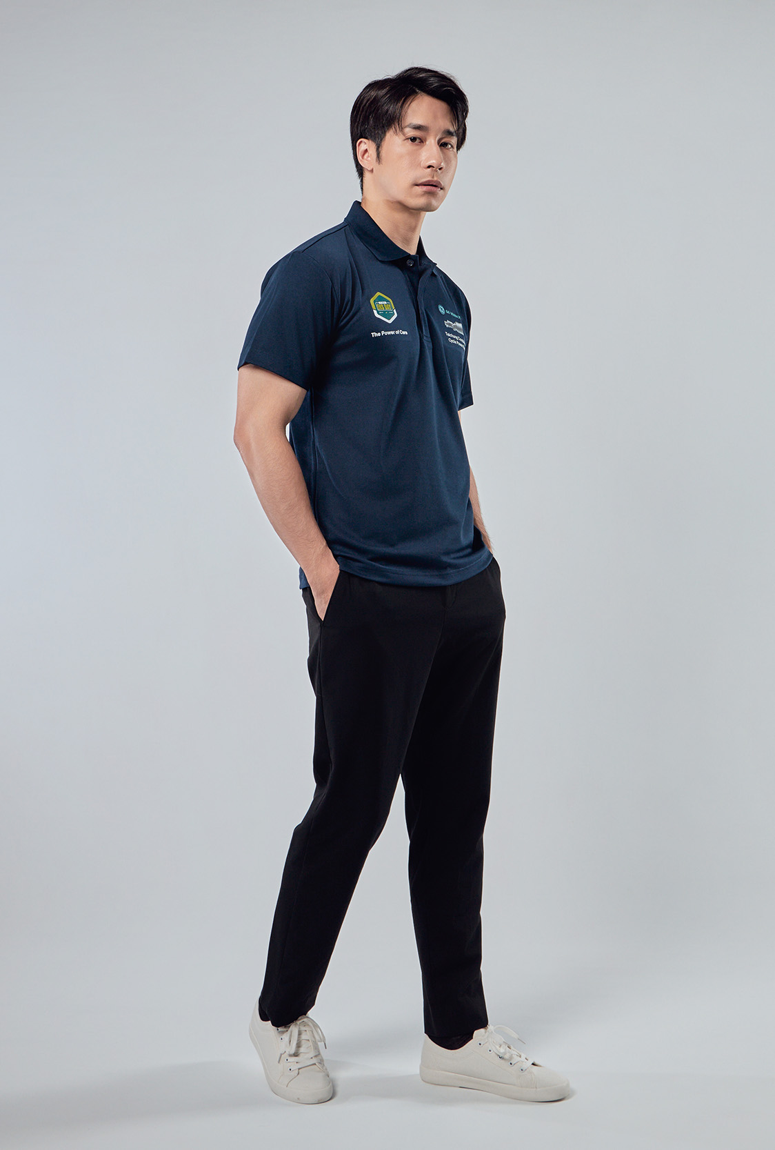 右胸轉印LOGO細節｜品牌識別呈現