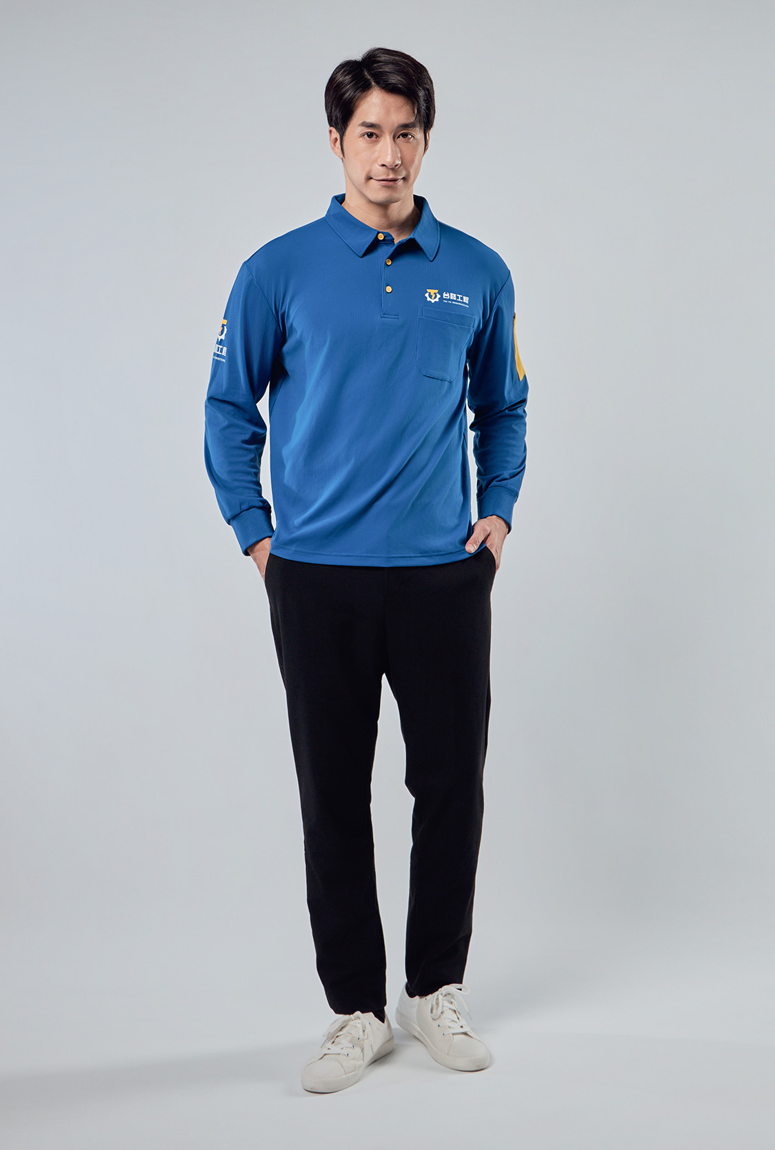 POLO衫後領LOGO細節｜企業識別電繡工藝呈現