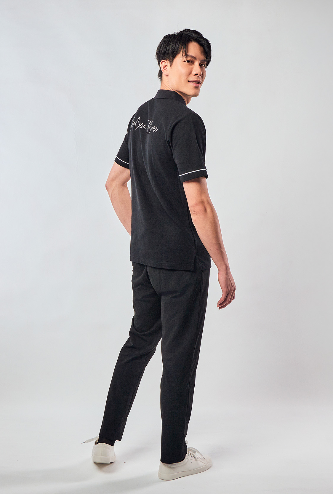 POLO衫穿搭照－企業制服實穿情境展示